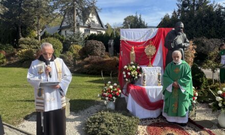 Piękna procesja różańcowa